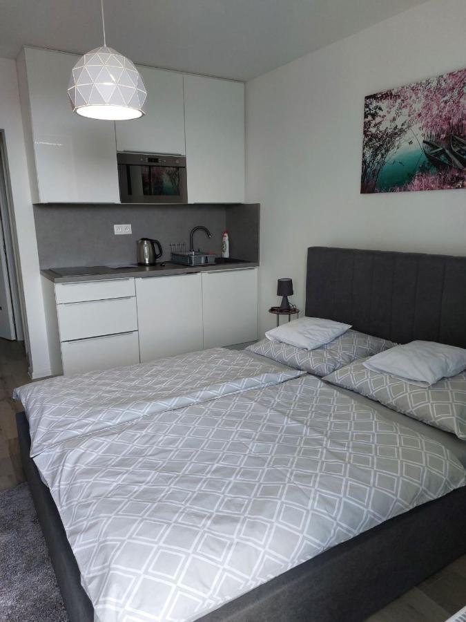 Apartment A&B โปปรัด ภายนอก รูปภาพ