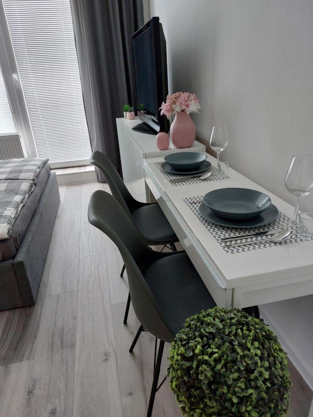 Apartment A&B โปปรัด ภายนอก รูปภาพ